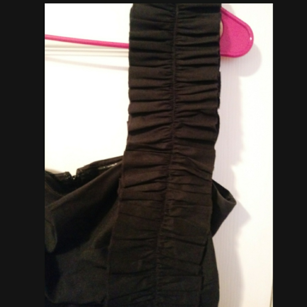 🌿DONATED🌿Sangria one shoulder black dress - Picture 3 of 6